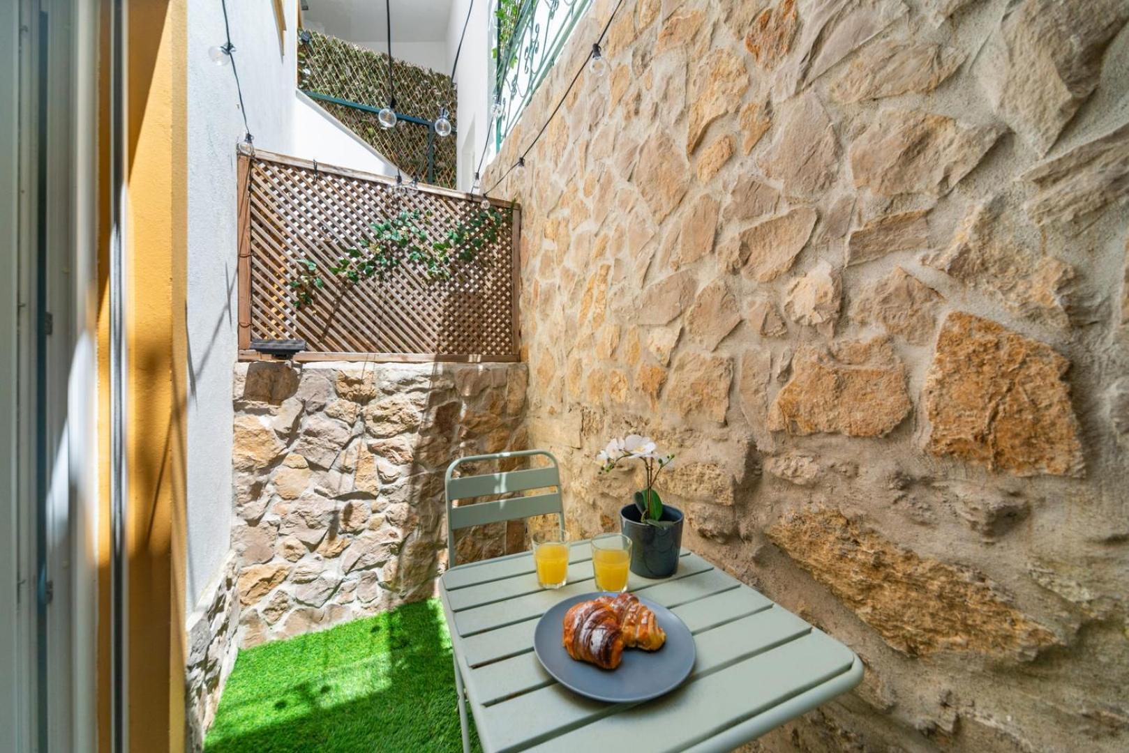 With Private Terrace 250m To Largo Intendente *