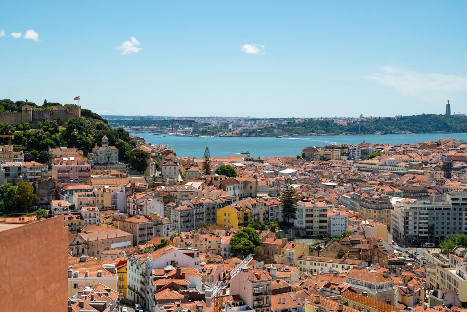 With Private Terrace 250m To Largo Intendente Lissabon